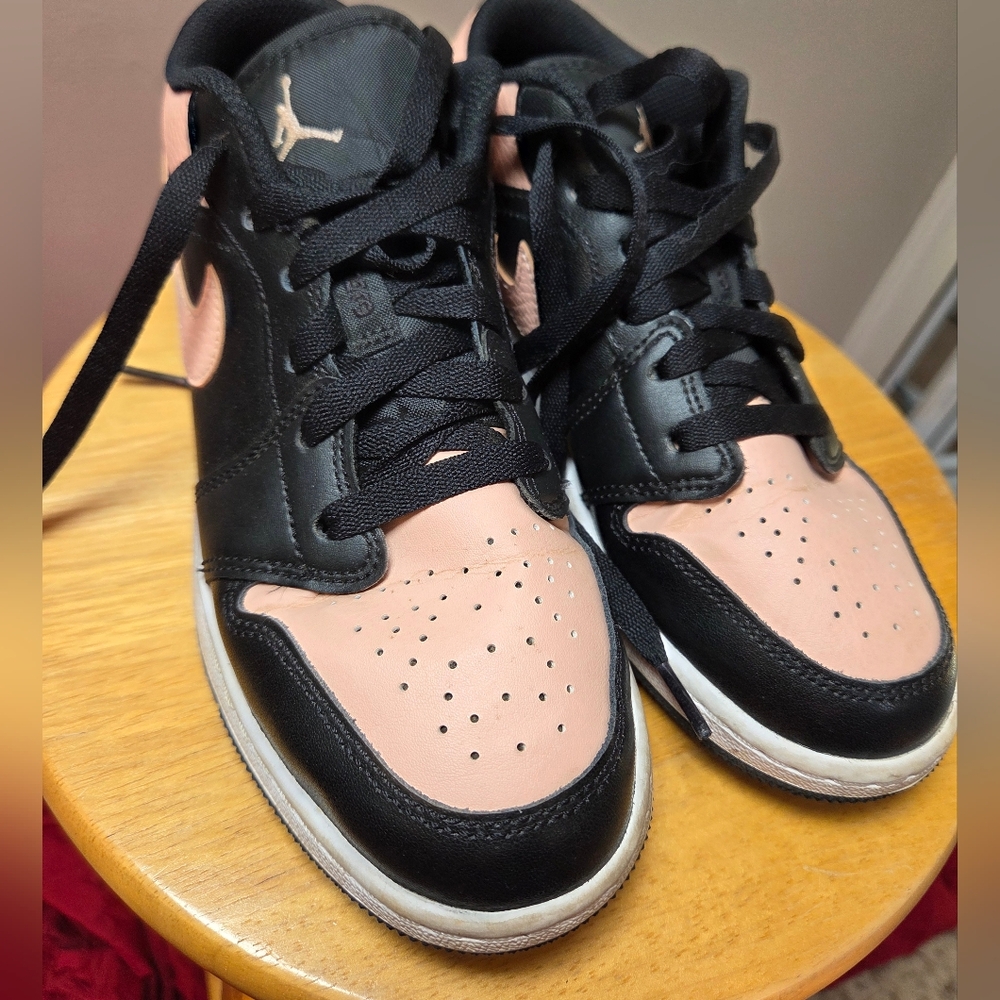 NIKE Jordans